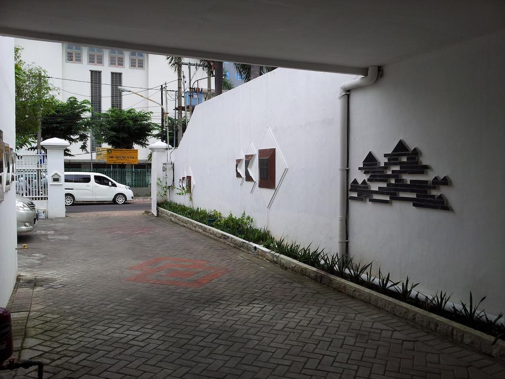 Loxy Inn Surabaya Esterno foto